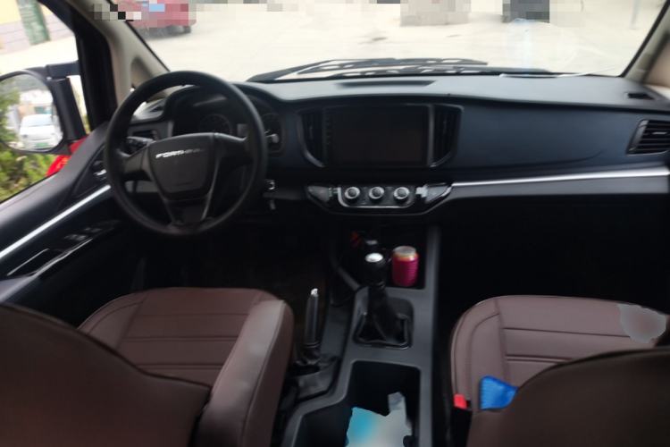 Used FORTHING Lingzhi 2025 M5 1.6L Long Wheelbase Base Model 7-Seater Center Console