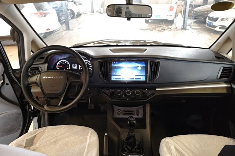 Used FORTHING Lingzhi 2025 M5 1.5T Long Wheelbase Base Model 7-Seater Center Console