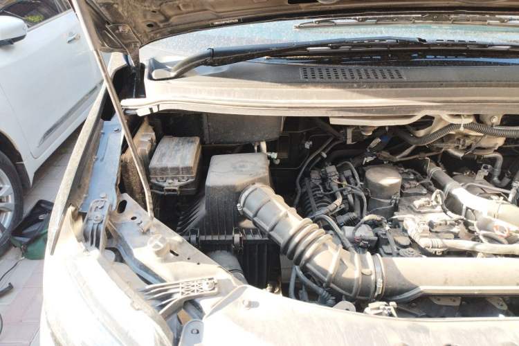 Used FORTHING Lingzhi 2025 M5 1.5T Long Wheelbase Base Model 7-Seater Engine Bay Right