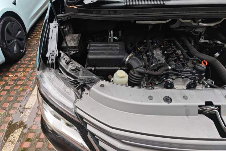 Used FORTHING Lingzhi 2025 M5 1.6L Long Wheelbase Base Model 7-Seater Engine Bay Right