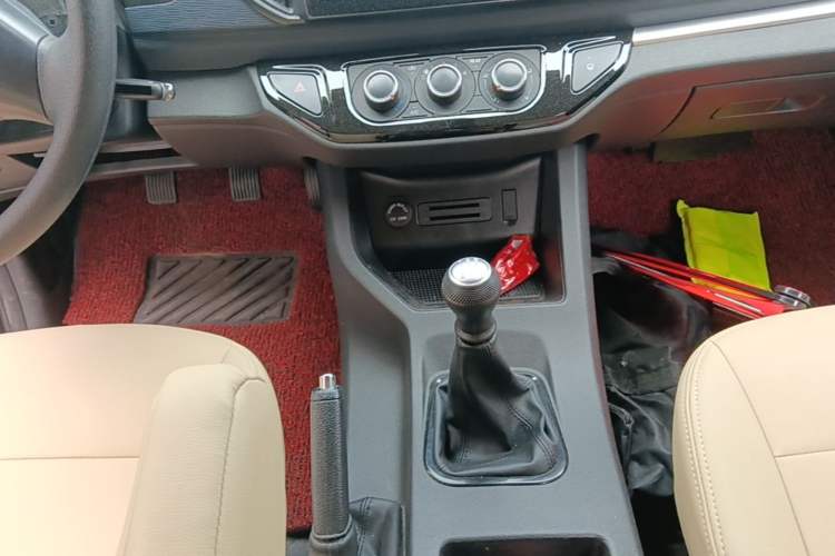 Used FORTHING Lingzhi 2025 M5 1.6L Long Wheelbase Base Model 7-Seater Gear Lever