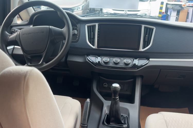 Used FORTHING Lingzhi 2025 M5 1.6L Short Wheelbase Practical 5-Seat Model Interior 4