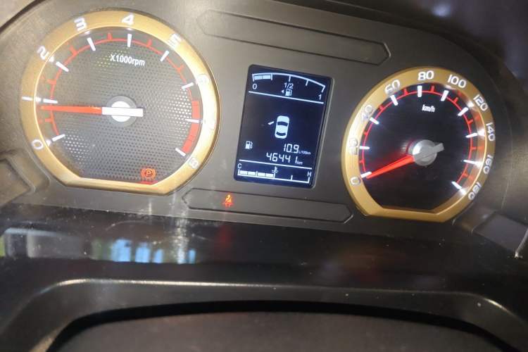 Used FORTHING Lingzhi 2025 M5 1.6L Long Wheelbase Comfort Version 9-Seater Odometer Close Up