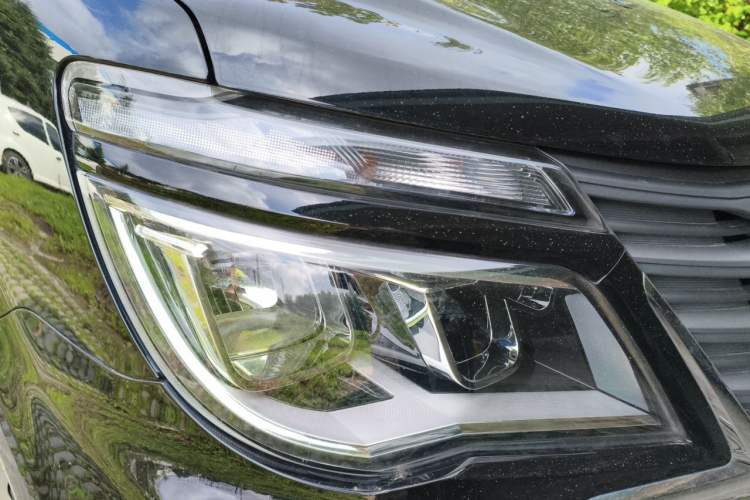Used FORTHING Lingzhi 2025 M5 1.6L Long Wheelbase Comfort Version 9-Seater Right Front Headlight
