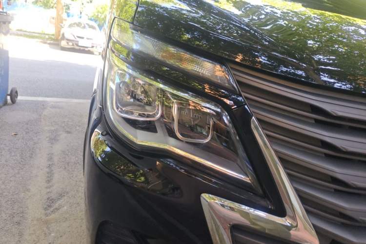 Used FORTHING Lingzhi 2025 M5 1.6L Long Wheelbase Comfort Version 9-Seater Right Front Headlight