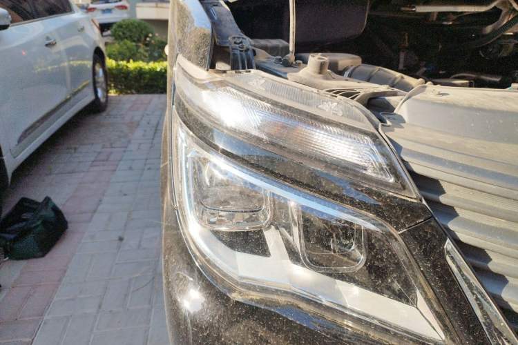Used FORTHING Lingzhi 2025 M5 1.5T Long Wheelbase Base Model 7-Seater Right Front Headlight
