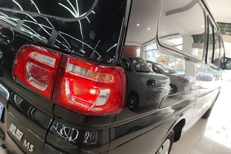 Used FORTHING Lingzhi 2025 M5 1.5T Long Wheelbase Base Model 7-Seater Right Rear Taillight