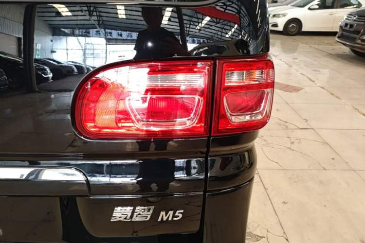 Used FORTHING Lingzhi 2025 M5 1.5T Long Wheelbase Base Model 7-Seater Right Rear Taillight