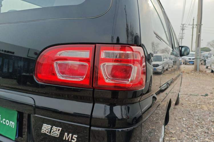Used FORTHING Lingzhi 2025 M5 1.6L Long Wheelbase Base Model 7-Seater Right Rear Taillight