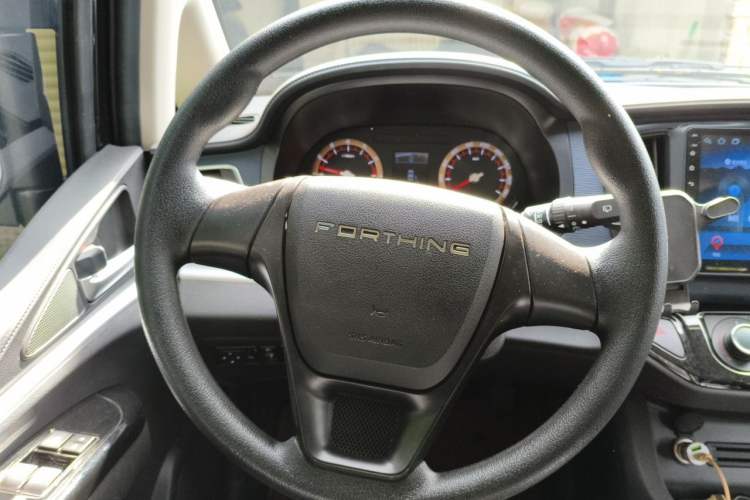 Used FORTHING Lingzhi 2025 M5 1.6L Long Wheelbase Comfort Version 9-Seater Steering Wheel