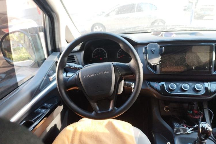 Used FORTHING Lingzhi 2025 M5 1.5T Long Wheelbase Base Model 7-Seater Steering Wheel