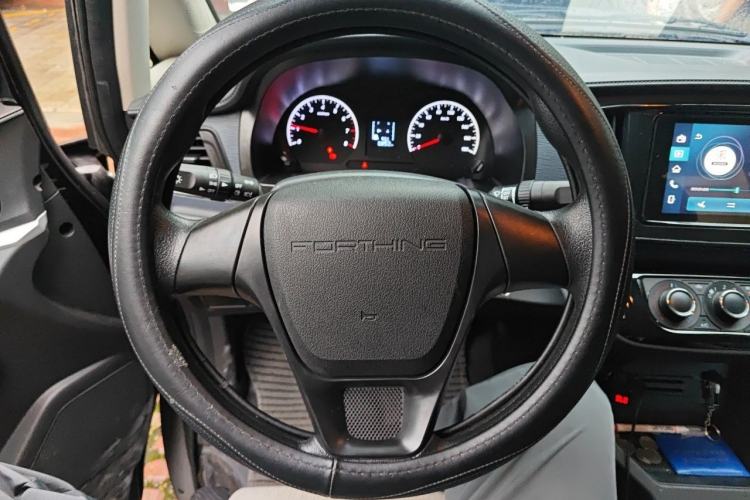 Used FORTHING Lingzhi 2025 M5 1.6L Long Wheelbase Base Model 7-Seater Steering Wheel