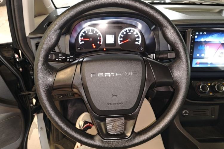 Used FORTHING Lingzhi 2025 M5 1.5T Long Wheelbase Base Model 7-Seater Steering Wheel