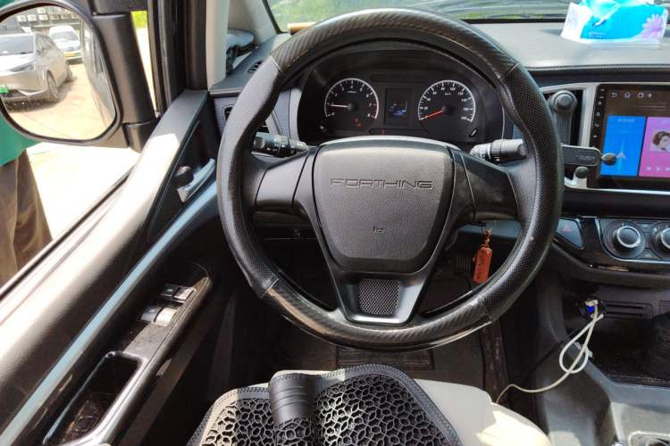 Used FORTHING Lingzhi 2025 M5 1.6L Short Wheelbase Practical 5-Seat Model Steering Wheel