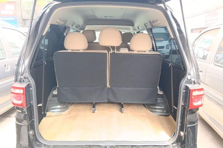 Used FORTHING Lingzhi 2025 M5 1.6L Long Wheelbase Base Model 7-Seater Trunk