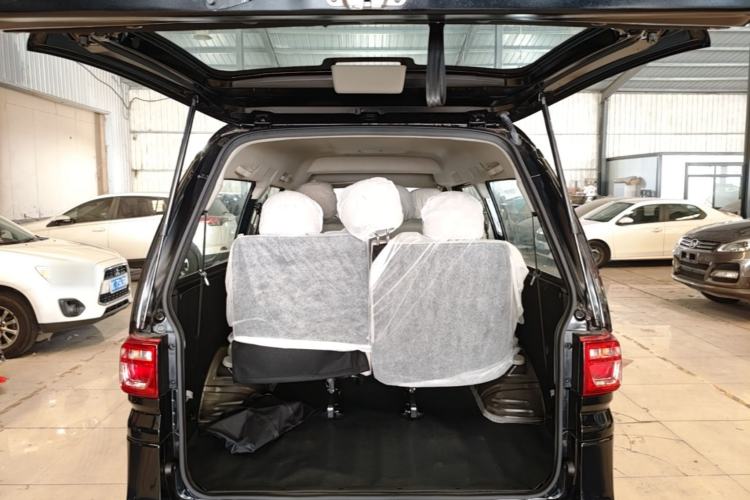 Used FORTHING Lingzhi 2025 M5 1.5T Long Wheelbase Base Model 7-Seater Trunk