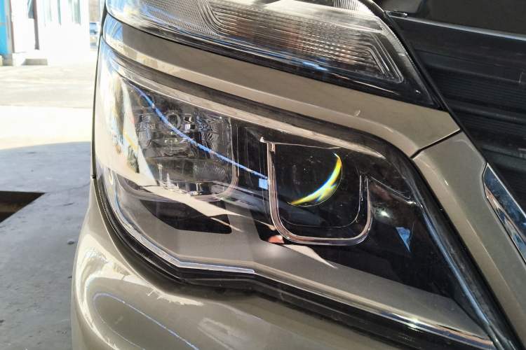 Used FORTHING Lingzhi 2025 M5 1.5T Long Wheelbase Luxury 7-Seater Right Front Headlight