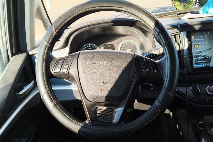 Used FORTHING Lingzhi 2025 M5 1.5T Long Wheelbase Luxury 7-Seater Steering Wheel