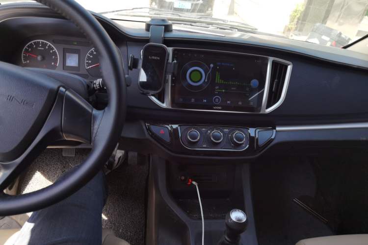 Used FORTHING Lingzhi 2025 M5 1.6L Long Wheelbase Base Model, 5 Seats Audio And AC Panel