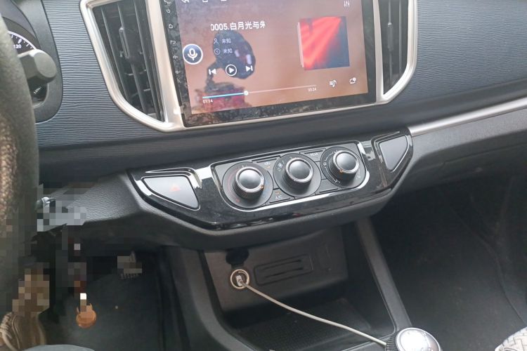 Used FORTHING Lingzhi 2025 M5 1.6L Short Wheelbase Practical 5-Seat Model Audio And AC Panel