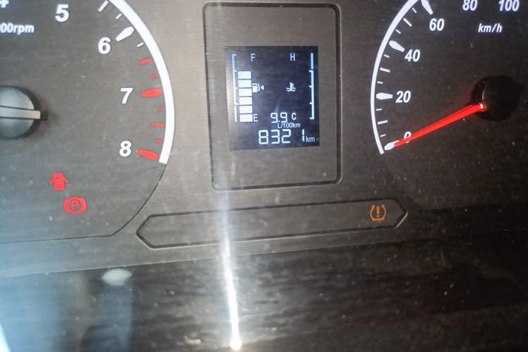 Used FORTHING Lingzhi 2025 M5 1.6L Short Wheelbase Practical 5-Seat Model Odometer Close Up