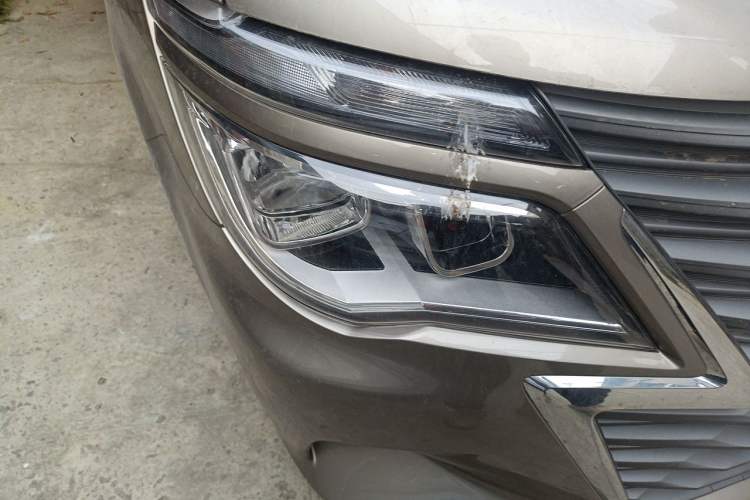 Used FORTHING Lingzhi 2025 M5 1.6L Short Wheelbase Practical 5-Seat Model Right Front Headlight