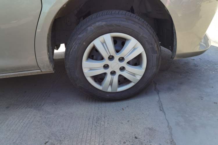 Used FORTHING Lingzhi 2025 M5 1.6L Long Wheelbase Base Model, 5 Seats Right Front Wheel Hub