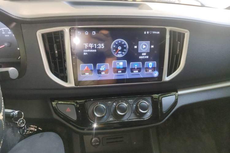 Used FORTHING Lingzhi 2025 M5 1.6L Short Wheelbase Practical 5-Seat Model Audio And AC Panel