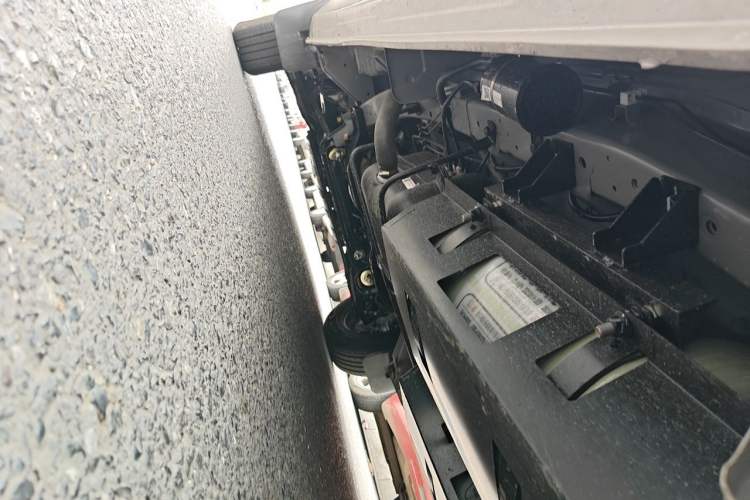 Used FORTHING Lingzhi 2025 M5 1.6L Standard Model 7-Seater CNG Chassis Rear Left