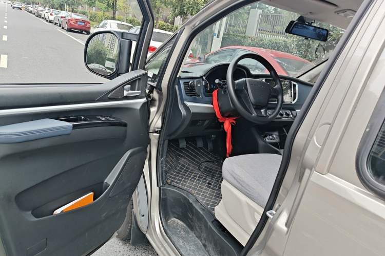Used FORTHING Lingzhi 2025 M5 1.6L Standard Model 7-Seater CNG Driver Seat