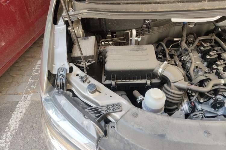 Used FORTHING Lingzhi 2025 M5 1.6L Short Wheelbase Practical 5-Seat Model Engine Bay Right