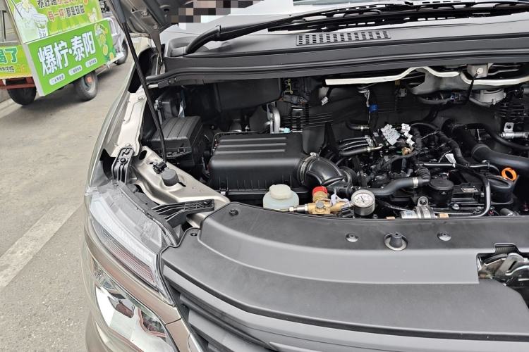 Used FORTHING Lingzhi 2025 M5 1.6L Standard Model 7-Seater CNG Engine Bay Right