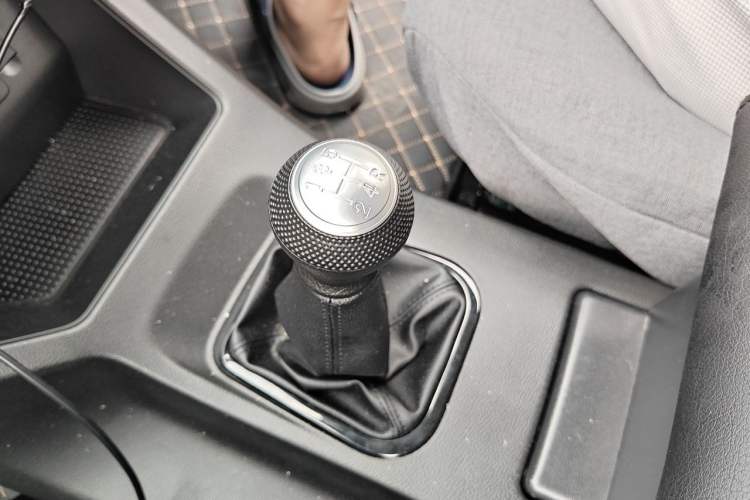 Used FORTHING Lingzhi 2025 M5 1.6L Standard Model 7-Seater CNG Gear Lever