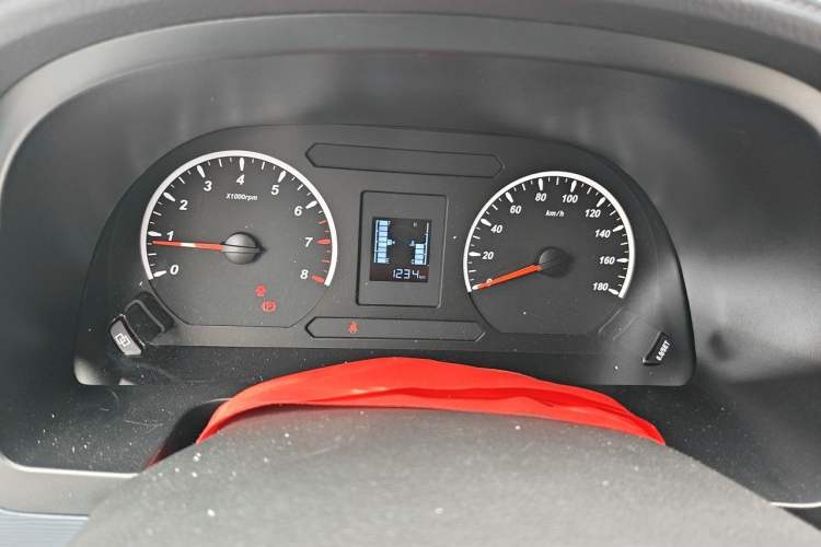 Used FORTHING Lingzhi 2025 M5 1.6L Standard Model 7-Seater CNG Instrument Cluster