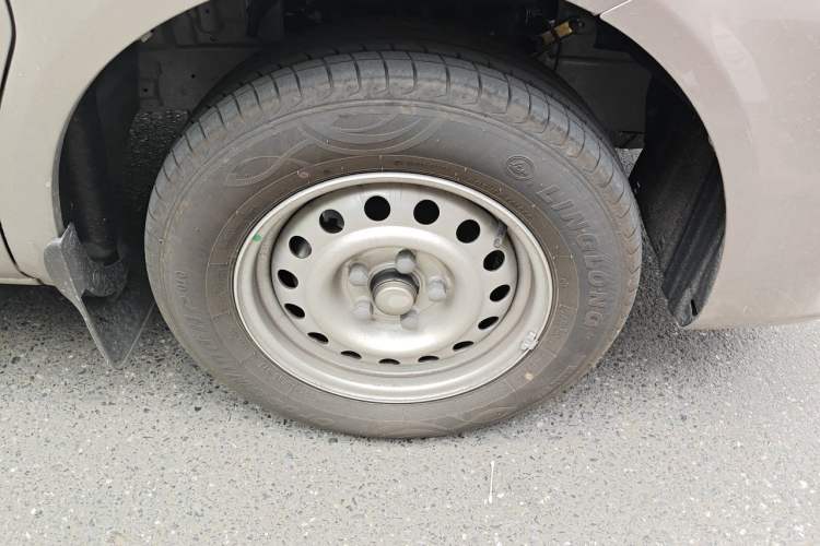 Used FORTHING Lingzhi 2025 M5 1.6L Standard Model 7-Seater CNG Right Front Wheel Hub