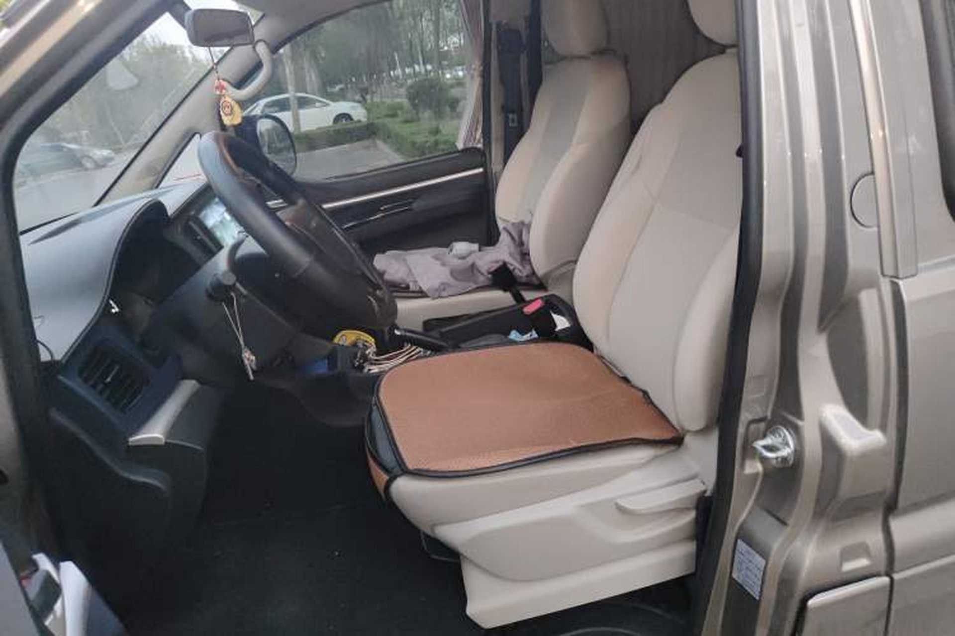 Used FORTHING Lingzhi 2025 M5 1.5T Long Wheelbase Base Model 7-Seater Left Front Seat