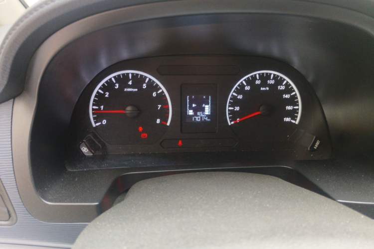 Used FORTHING Lingzhi 2025 M5 1.6L Long Wheelbase Base Model 7-Seater Odometer Close Up