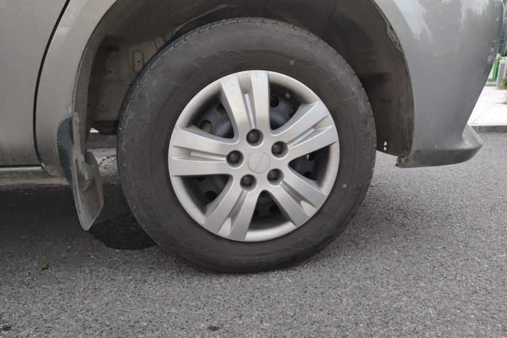 Used FORTHING Lingzhi 2025 M5 1.5T Long Wheelbase Base Model 7-Seater Right Front Wheel Hub