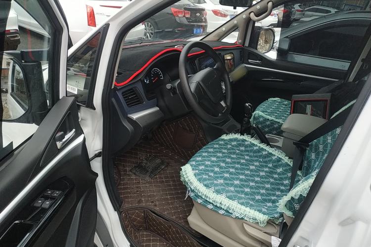 Used FORTHING Lingzhi 2025 M5 1.5T Long Wheelbase Base Model 7-Seater Driver Seat