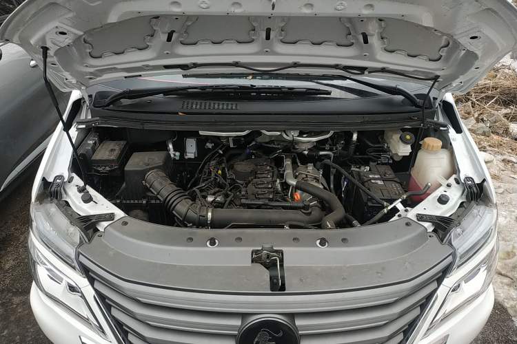 Used FORTHING Lingzhi 2025 M5 1.5T Long Wheelbase Base Model 7-Seater Engine Bay