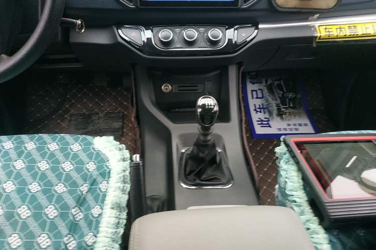 Used FORTHING Lingzhi 2025 M5 1.5T Long Wheelbase Base Model 7-Seater Gear Lever