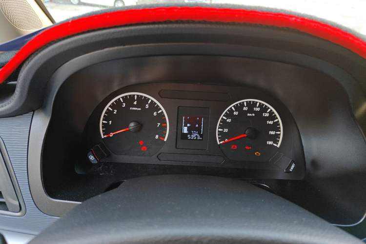 Used FORTHING Lingzhi 2025 M5 1.5T Long Wheelbase Base Model 7-Seater Odometer Close Up