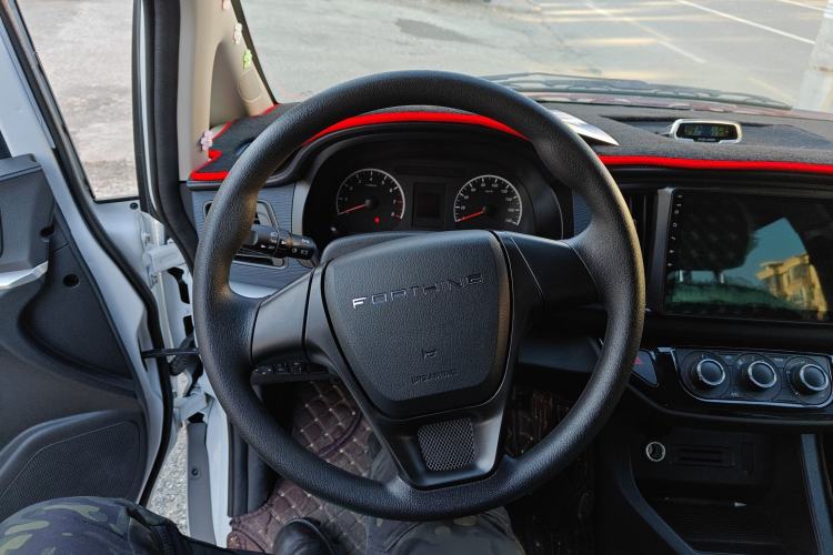Used FORTHING Lingzhi 2025 M5 1.5T Long Wheelbase Base Model 7-Seater Steering Wheel