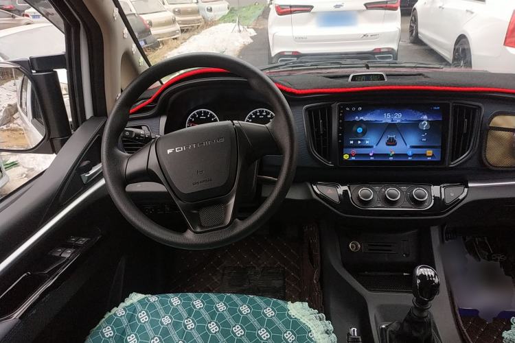 Used FORTHING Lingzhi 2025 M5 1.5T Long Wheelbase Base Model 7-Seater Steering Wheel