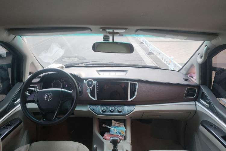 Used FORTHING Lingzhi M5 2018 Comfort Model Center Console