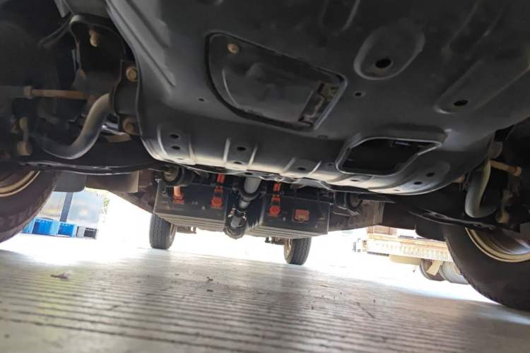 Used FORTHING Lingzhi M5 2018 Comfort Model Chassis Front