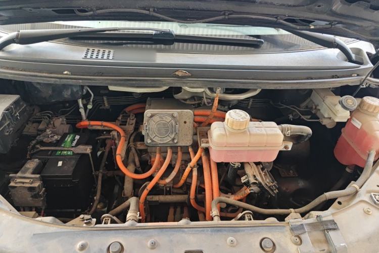 Used FORTHING Lingzhi M5 2018 Comfort Model Engine Bay