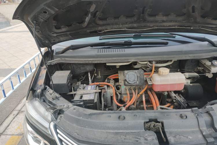 Used FORTHING Lingzhi M5 2018 Comfort Model Engine Bay Right