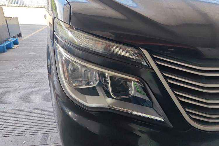 Used FORTHING Lingzhi M5 2018 Comfort Model Right Front Headlight