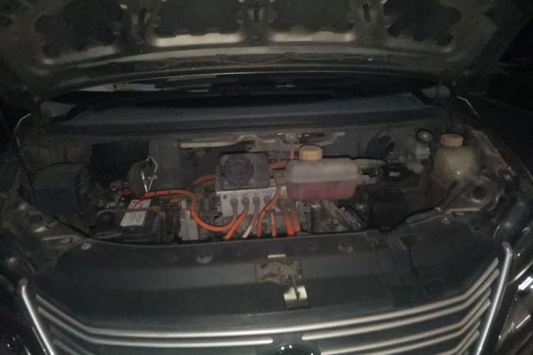 Used FORTHING Lingzhi M5 2018 Comfort Model Engine Bay